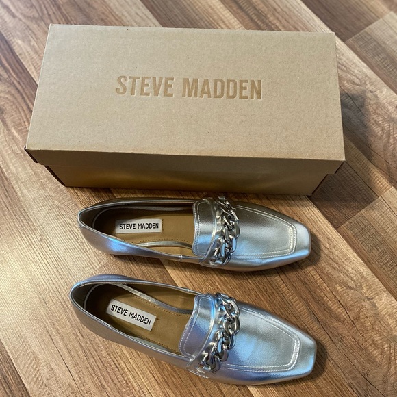 Steve Madden Slip On Rilynn Chain Loafer Silver Leather Women Size 7.5 NWOT - Picture 2 of 15